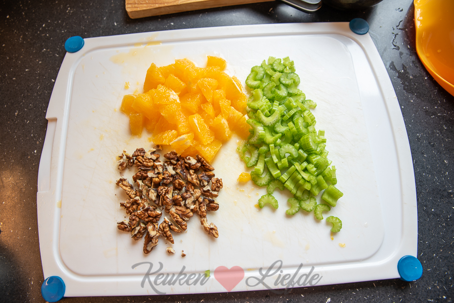 Kipsalade met sinaasappel en walnoot Kipsalade met sinaasappel en walnoot