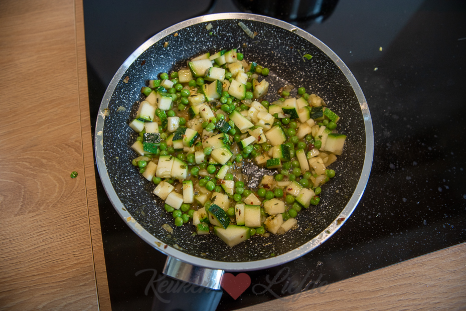 Macaroni met roomsaus, courgette en spekjes Macaroni met roomsaus, courgette en spekjes