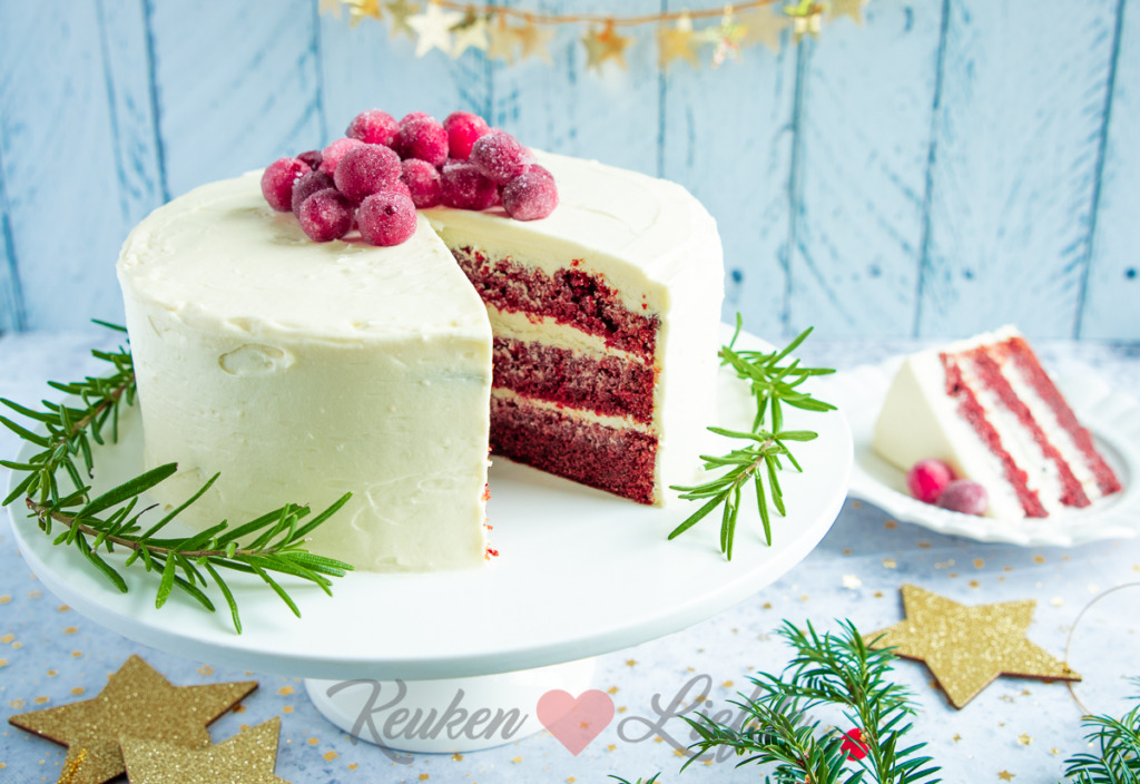 Red velvet kersttaart