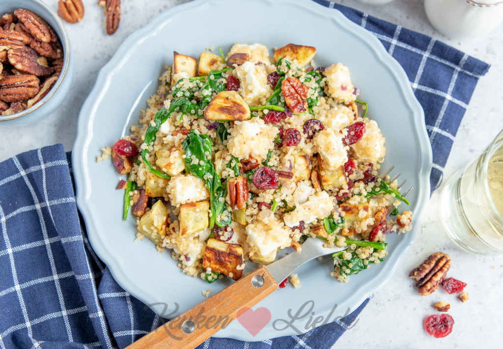 Salade met quinoa, zoete aardappel en spinazie (365 dagen koken met de seizoenen mee)