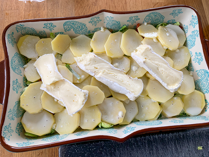 Aardappelgratin met spruitjes en brie Aardappelgratin met spruitjes en brie