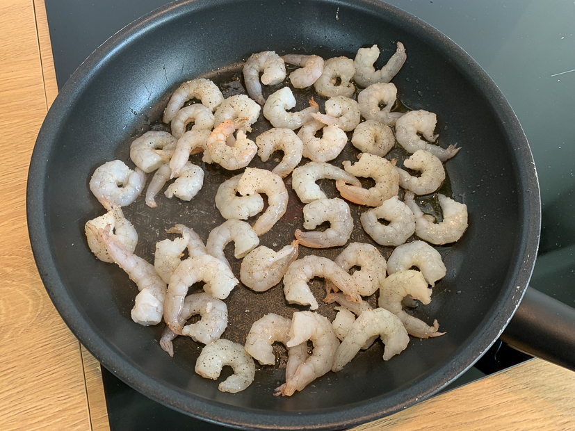 Orzo met garnalen, spinazie en pestoroomsaus Orzo met garnalen, spinazie en pestoroomsaus