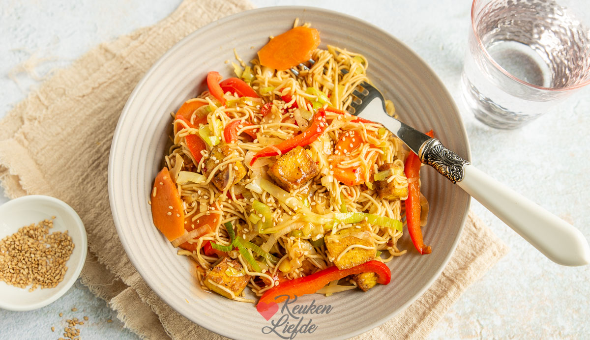 Sweet chili woknoedels met tofu