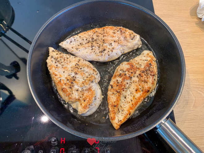 Bak de kip goudbruin 