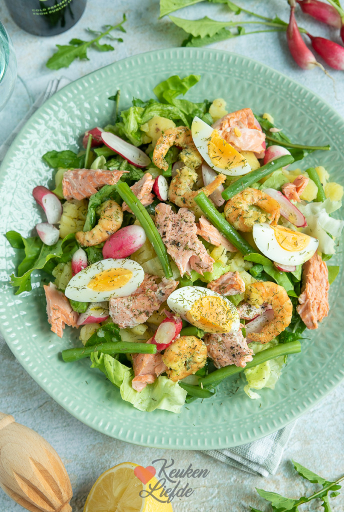 Lauwwarme aardappelsalade met botersla en zalm Lauwwarme aardappelsalade met botersla en zalm