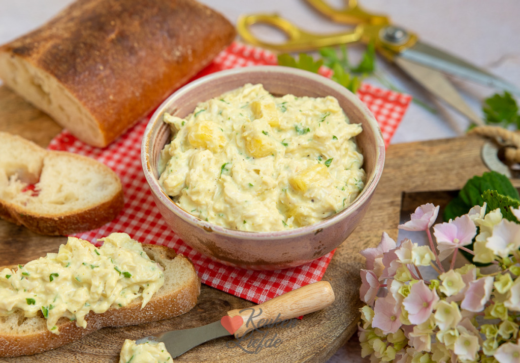 Kipsalade met kerrie en ananas