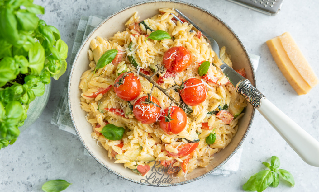 Griekse pasta met romige courgette