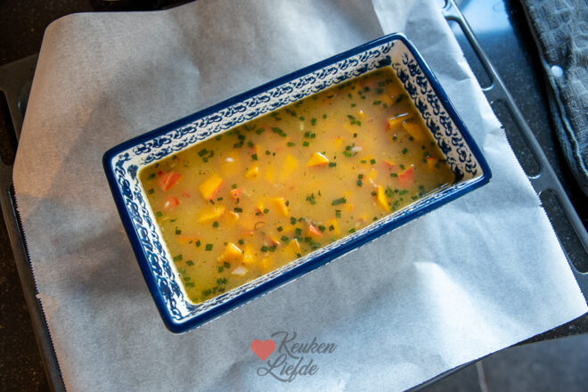 Voeg de bouillon toe