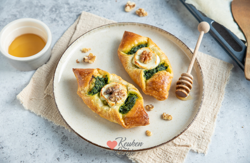 Bladerdeeghapje met spinazie en geitenkaas