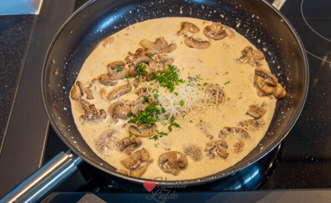 Maak de truffelroomsaus