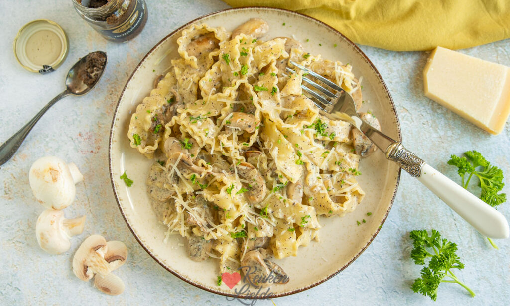 Pasta met champignons en truffelroomsaus