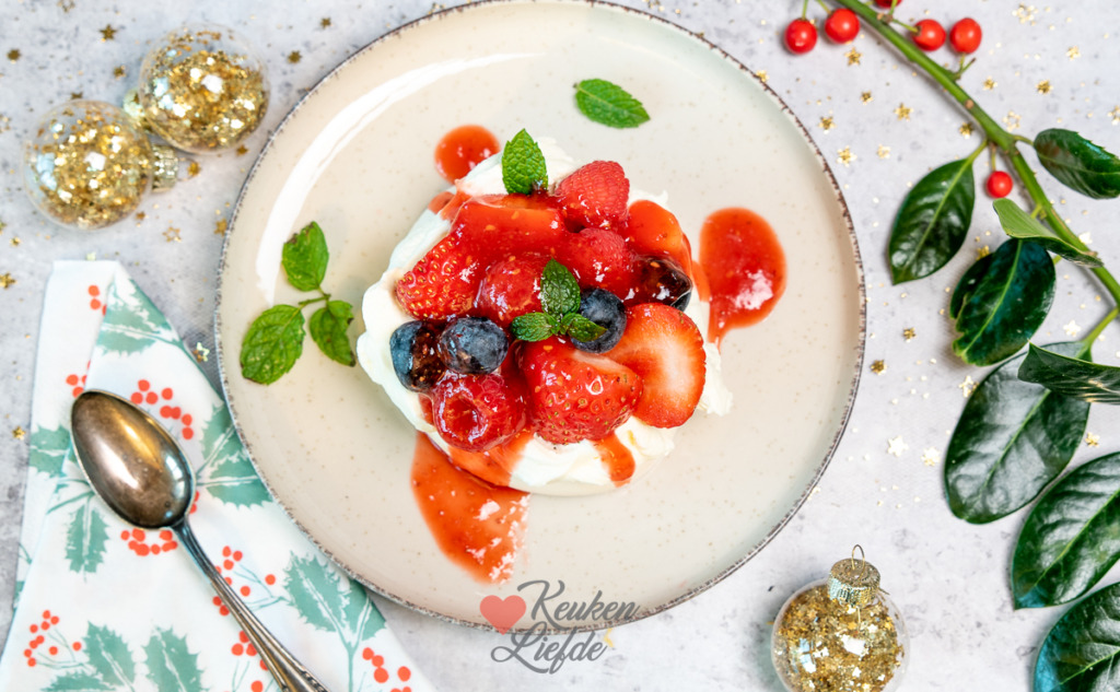 Pavlova met mascarponeroom en rood fruit