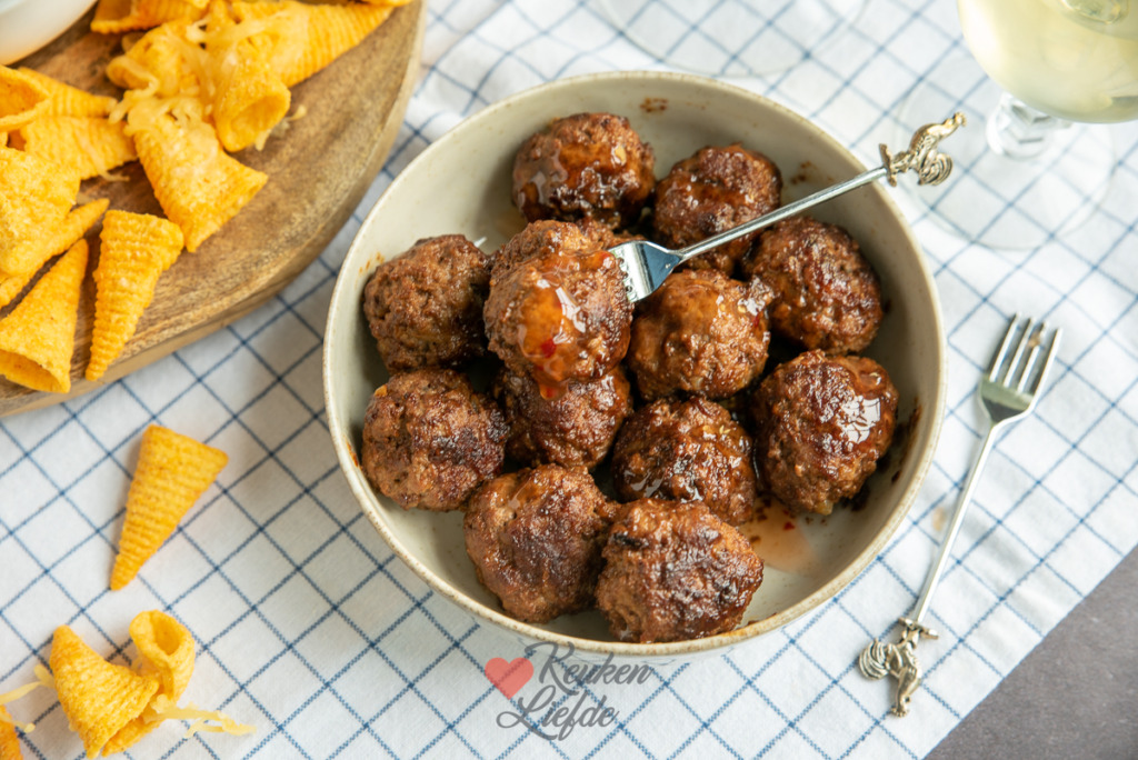 Pittige gehaktballetjes met zoete chilisaus