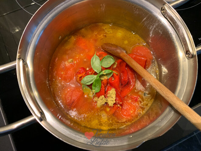 Tomaat-paprikasoep met bladerdeegsterren