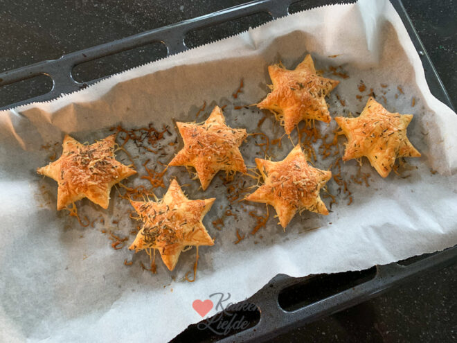 Tomaat-paprikasoep met bladerdeegsterren