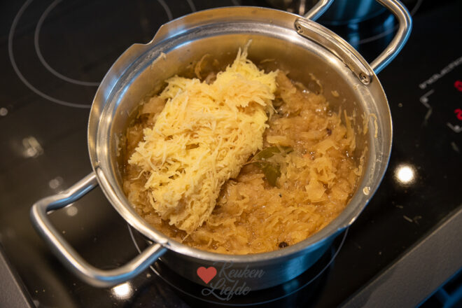 Zuurkool met spek en casselerib