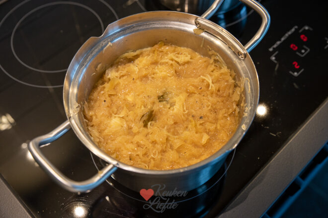 Zuurkool met spek en casselerib