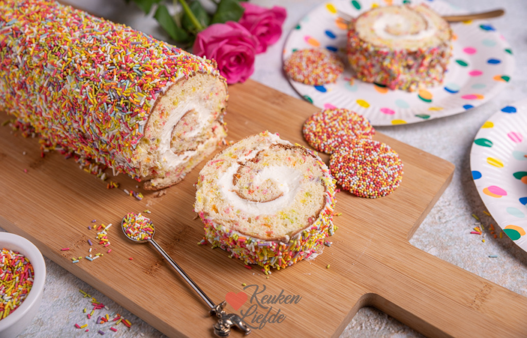 Confetti-cakerol (uit Heel Holland Bakt Kinderbakboek)