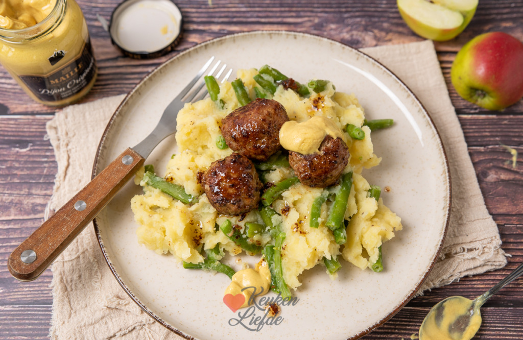 Hete bliksem met sperziebonen en gehaktballetjes Hete bliksem met sperziebonen en gehaktballetjes