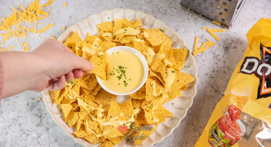 Nacho's met kaassaus