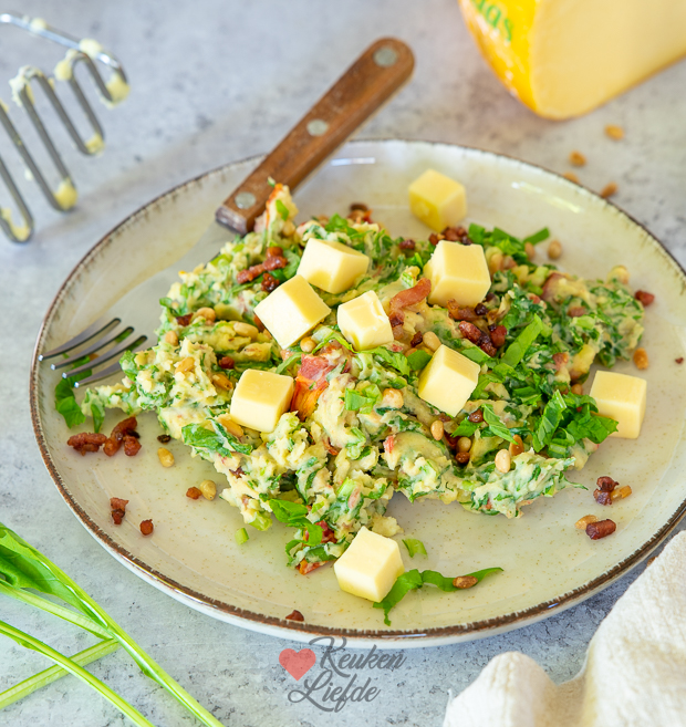 Stamppot met raapstelen en graskaas Stamppot met raapstelen en graskaas