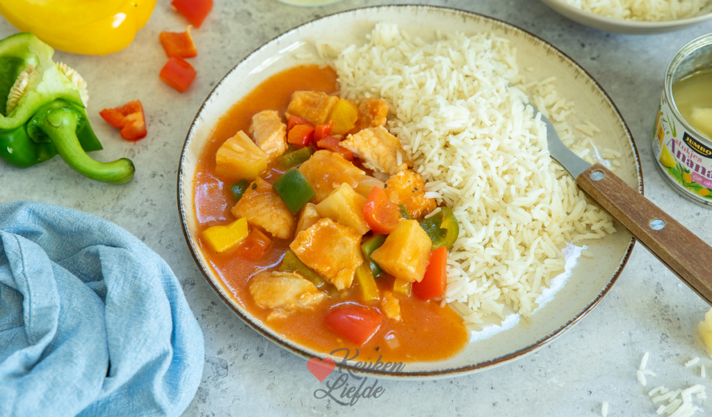 Vis in zoetzure saus