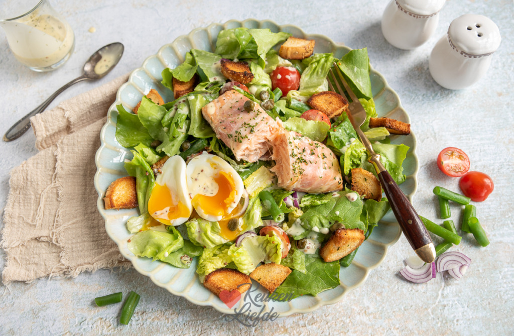 Maaltijdsalade met zalm en sperziebonen 
