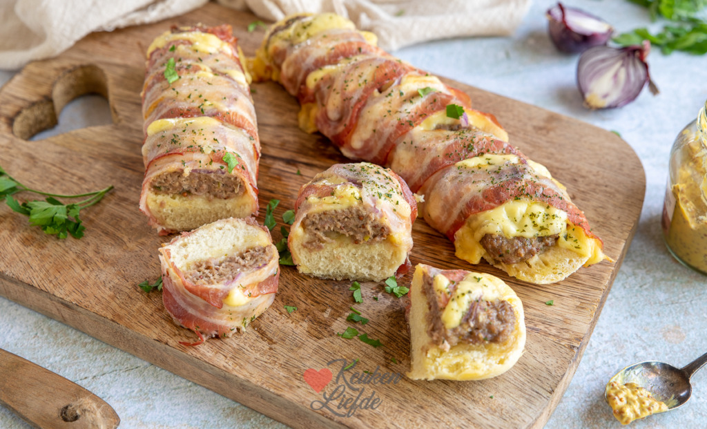 Stokbrood met gehakt en spek Stokbrood met gehakt en spek