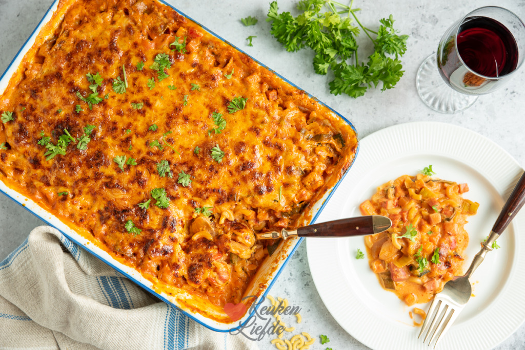 Macaroni ovenschotel met ham en groenten