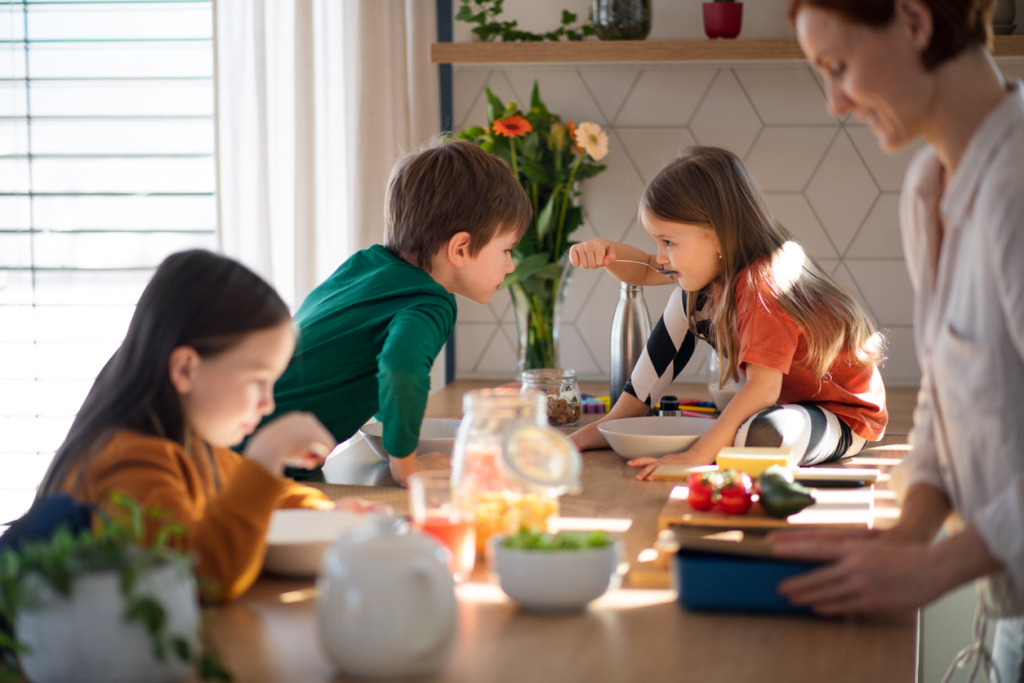 Zo combineer je gezond eten met een druk gezinsleven Zo combineer je gezond eten met een druk gezinsleven