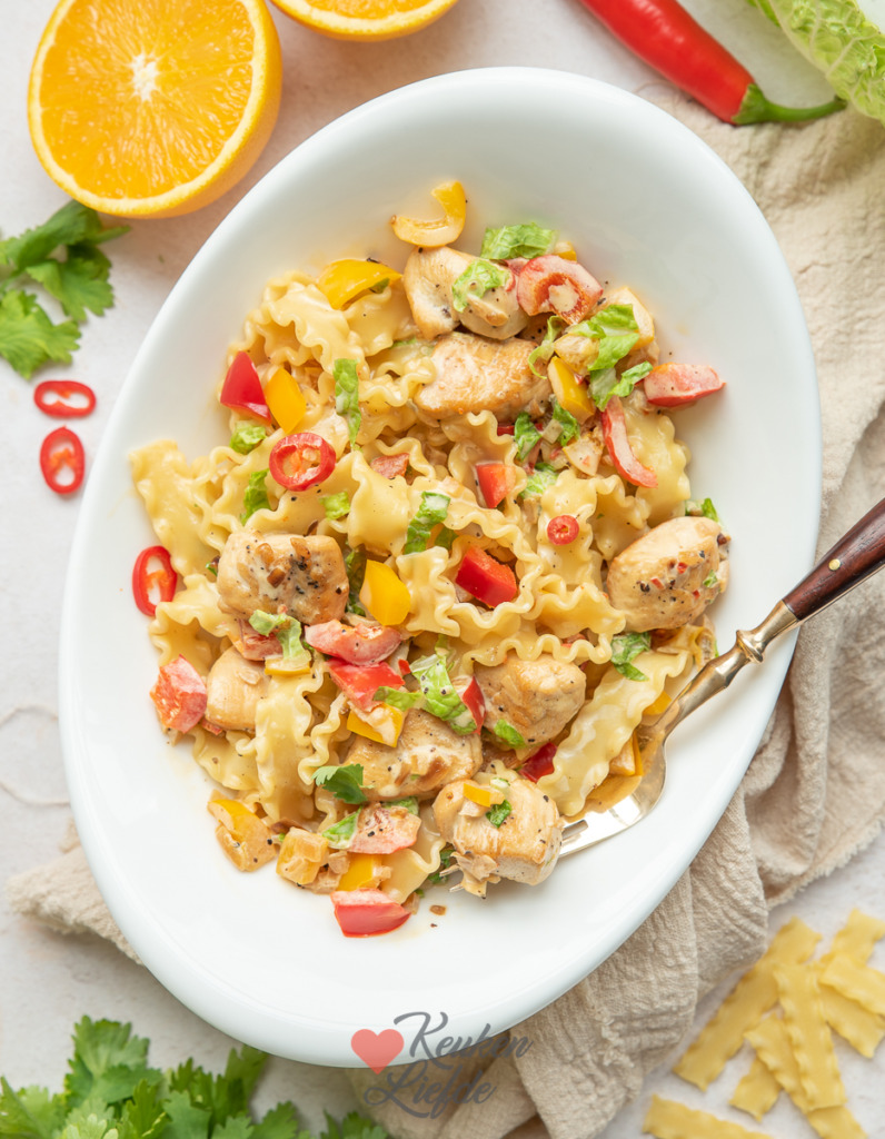 Pasta met kip en sinaasappelsaus Pasta met kip en sinaasappelsaus