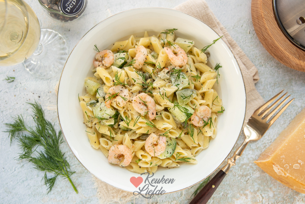 Romige pasta met komkommer en garnalen
