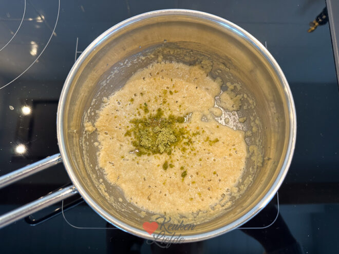 Visschotel met puree, wortel en doperwtjes