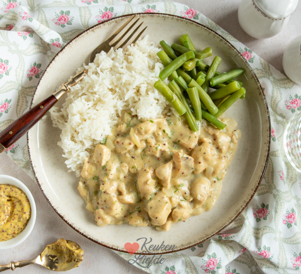 Kip in mosterd-dilleroomsaus Kip in mosterd-dilleroomsaus