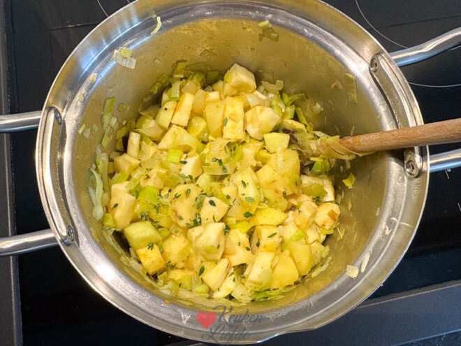 Bak de aardappel, prei en pastinaak kort mee