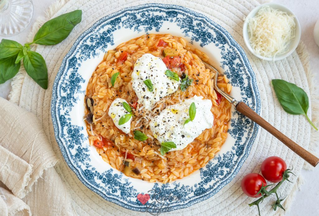 Tomaten orzo met burrata