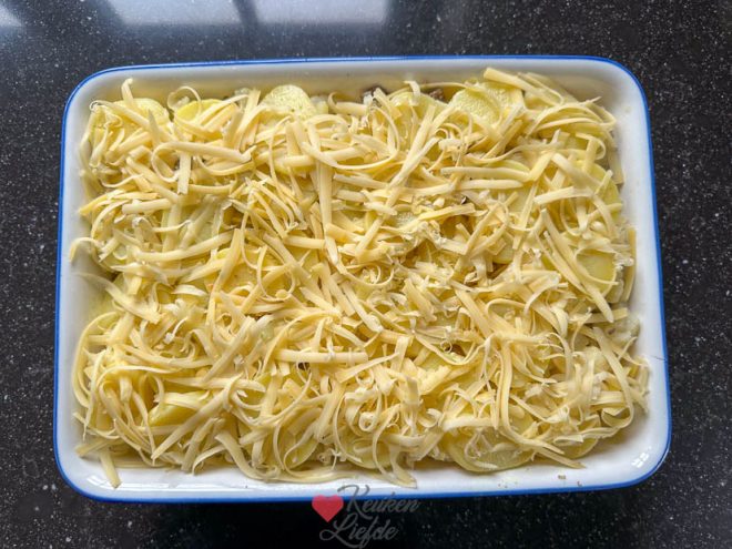 Bak goudbruin in de oven