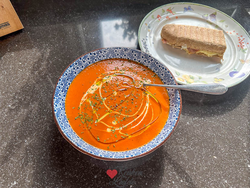 Zelfgemaakte tomatensoep