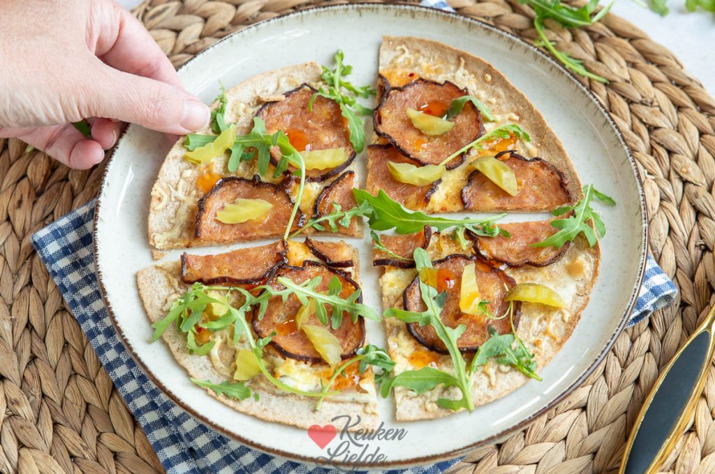 Flammkuchen wrap met grillworst