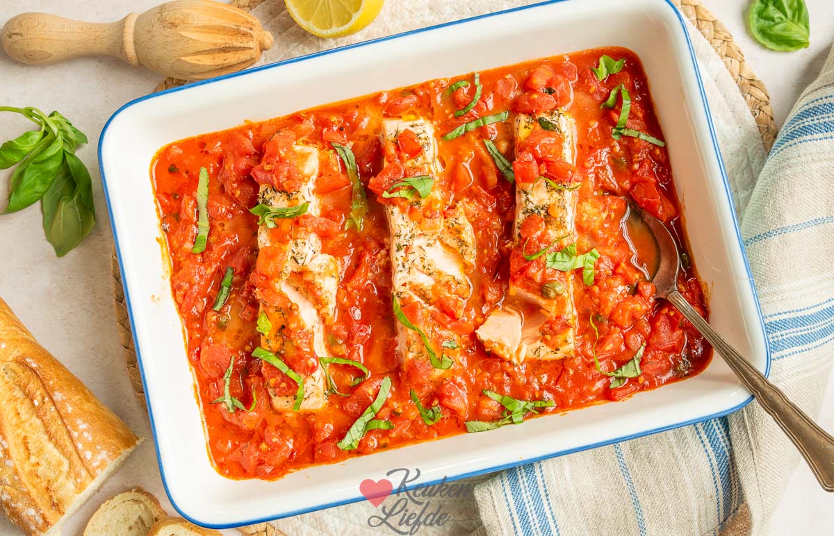 Zalm uit de oven in tomatensaus