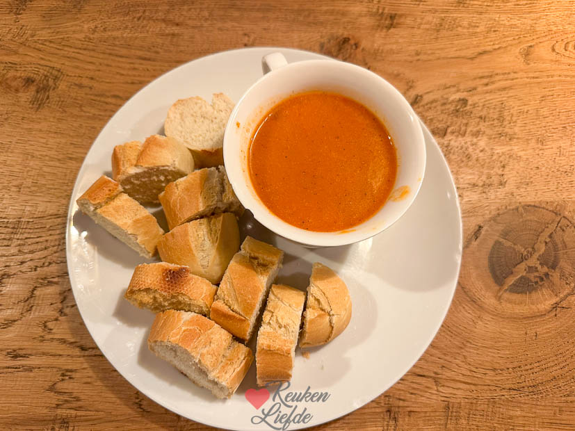 Tomatensoep met stokbrood