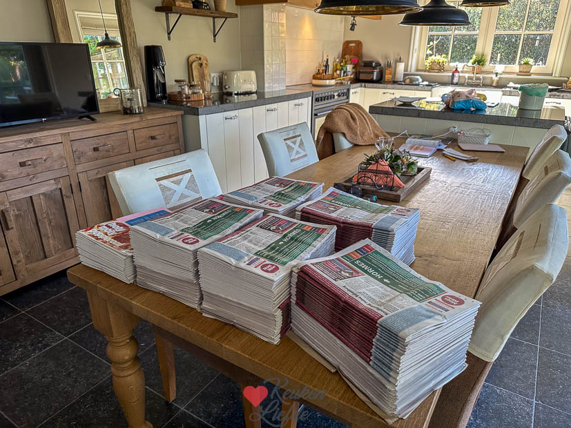 De krantjes zijn weer binnen om te bezorgen