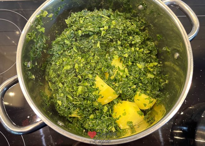 Kook de boerenkool en aardappels samen