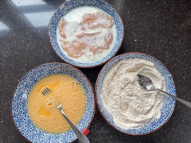 Bereid het paneren voor