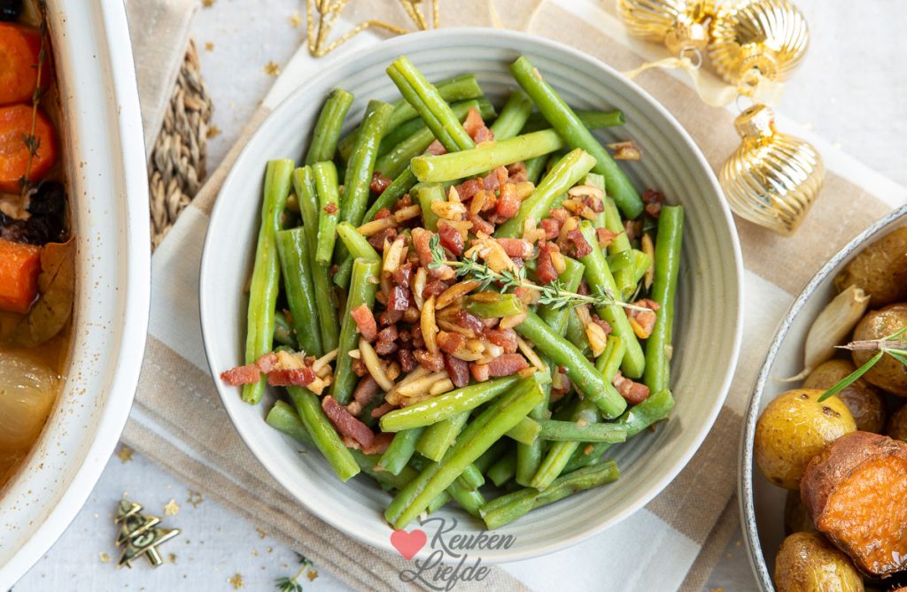 Sperziebonen met spekjes en amandelen