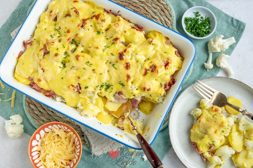 bloemkoolschotel met kerriesaus en beenham